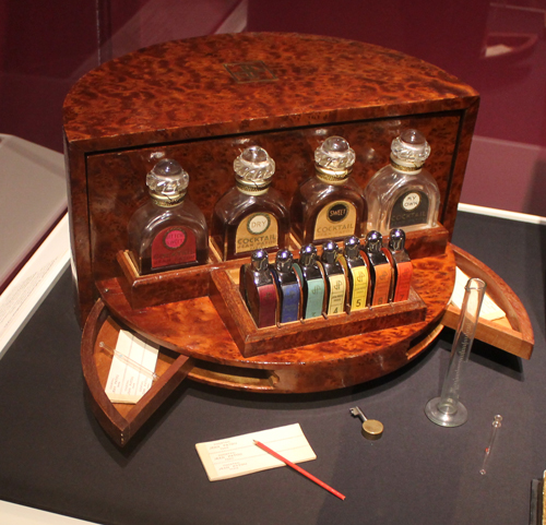 Cocktail Bar perfume presentation fropm 1929
