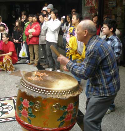 Chinese lion dance drummer - Kwan family