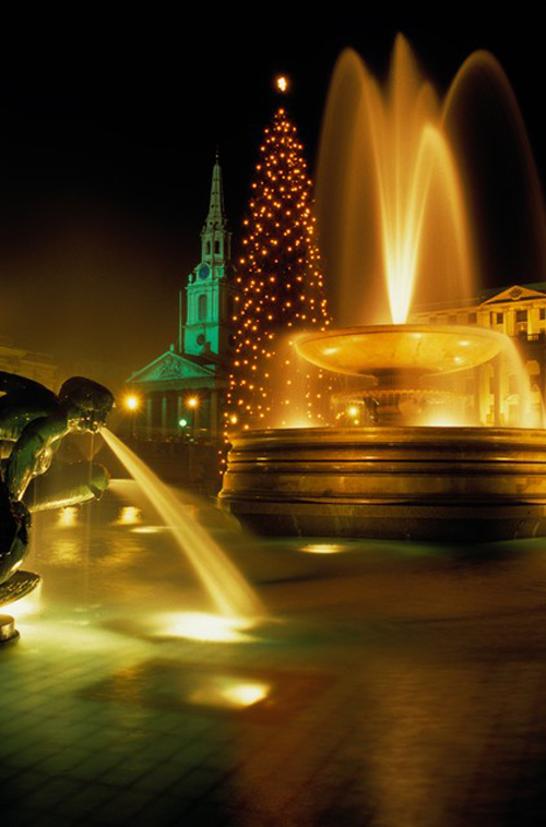 Christmas tree in London 's Trafalgar Square