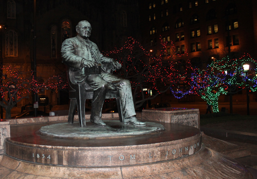 Former Cleveland Mayor Tom L. Johnson in Christmas display