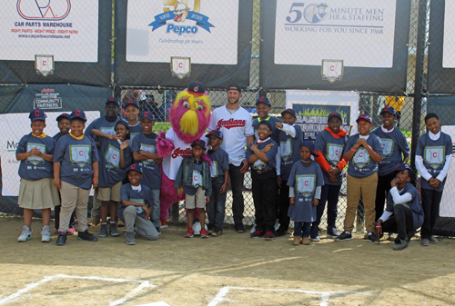 Yan Gomes, Slider and kids