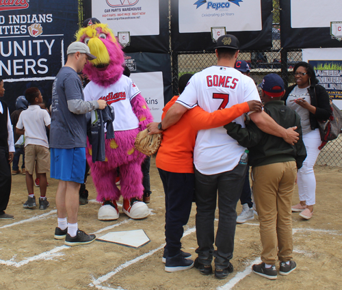 Cleveland Indians mascot Slider with Yan Gomes and kids
