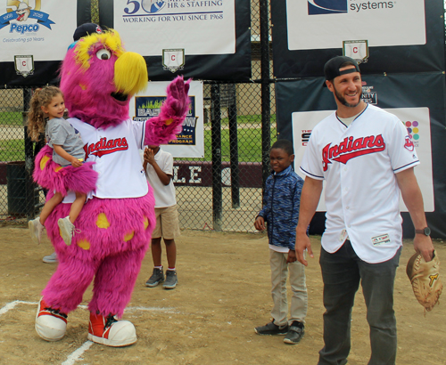Cleveland Indians mascot Slider with Yan Gomes and kids