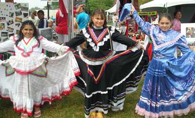 Hispanic girls at the Cleveland Catholic Fest 2007