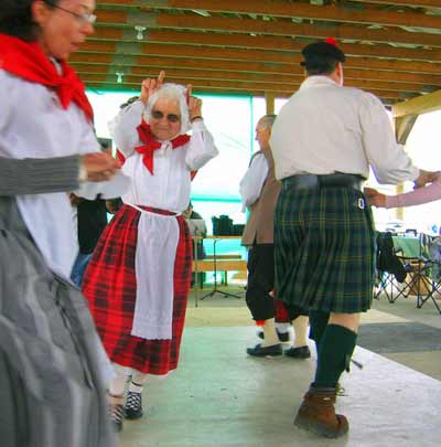 Welsh Country Dancers of Central Ohio - led by Donna Boyce