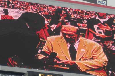 Gene Hickerson receiving his NFL Hall of Fame ring