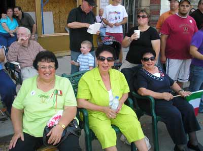 Italian women watching the parade