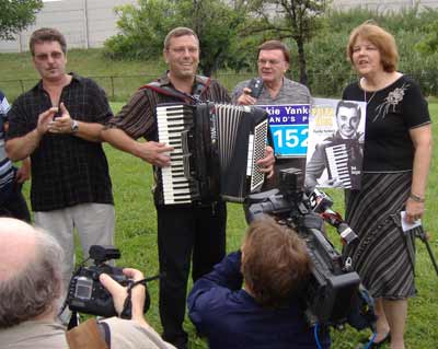 Bob Yankovic (Frank's son), accordionist Bob Kravos (Frank's grand-nephew), radio host Tony Petkovsek and Cecilia Dolgan lead a singalong of 'Just Because' at the dedication.