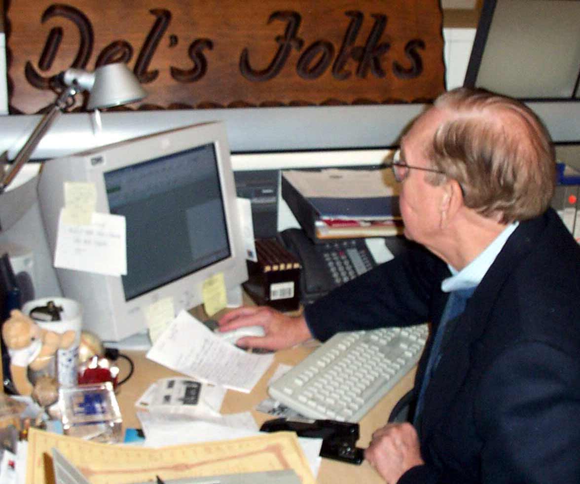 Del hard at work