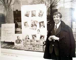 Humphrey Bogart and Lauren Bacall display