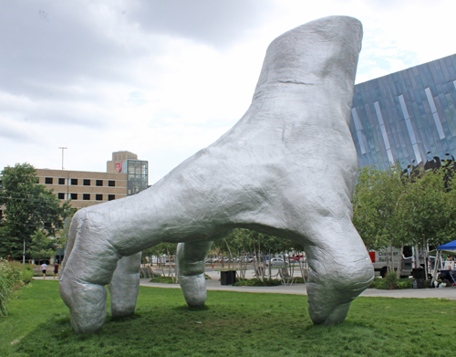 Judy's Hand sculpture by Tony Tasset at Toby's Plaza at Case Western Reserve University in Cleveland