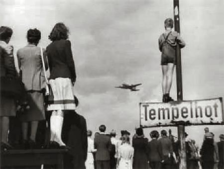 Germans watching supply planes at Tempelhof
