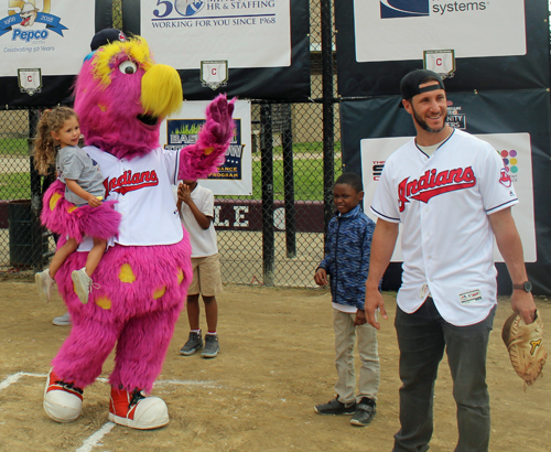 Cleveland Indians mascot Slider with Yan Gomes and kids