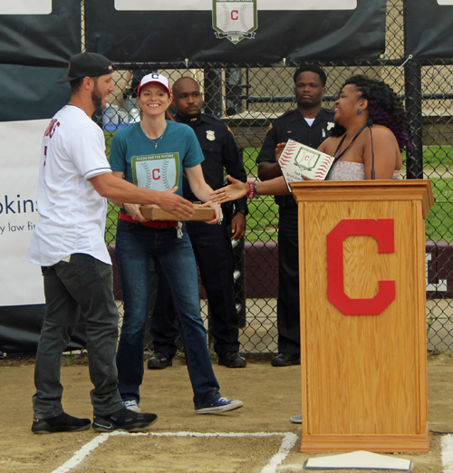 Stephanie Howse presents plaque to Yan Gomes