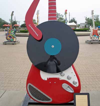 33s and 45s Guitar at Guitarmania in Cleveland