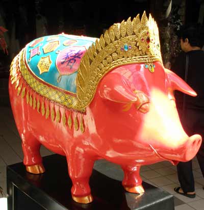 Janice the Noble Pig in Asia Plaza
