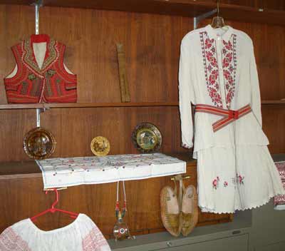 Serbian clothes - native costumes of Serbia