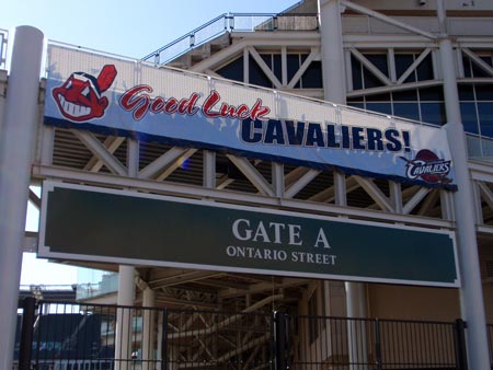 Cleveland Indians wish Cleveland Cavaliers good luck in playoffs