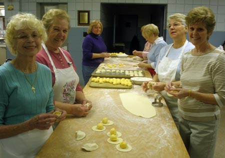 Margaret Kosmach, Charlene Thur,  Marie Grezman and Jean Thur make pirohi