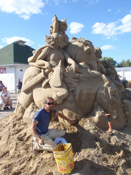 Sand sculptor Carl Jara at Oktoberfest