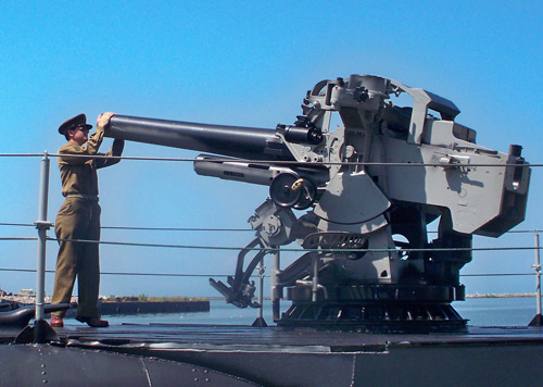 USS Cod gun