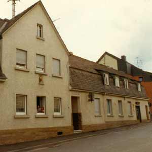 some older homes in Hattenheim showing them built next to the sidewalk