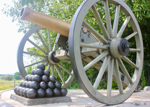 Cannon and balls at Gettysburg