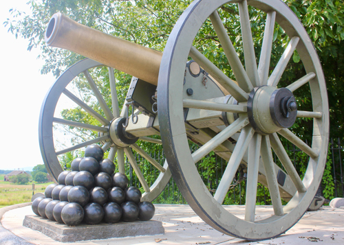 Cannon and balls at Gettysburg