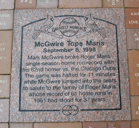 Mark McGwire tops Roger Maris in home runs