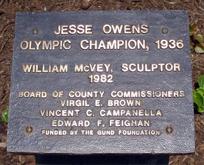Jesse Owens Cleveland staute plaque