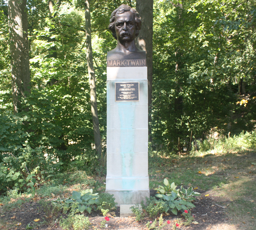 Mark Twain bust in Cleveland Cultural Garden