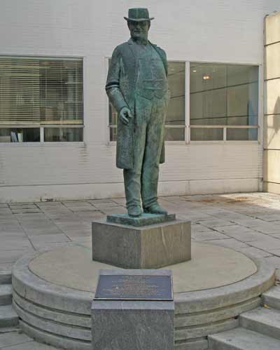 Tom L. Johnson statue in Cleveland