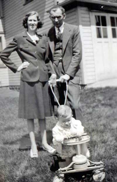 Sister Mary Assumpta - Helen Rachel Zabaskiewicz - With Parents Easter 1946