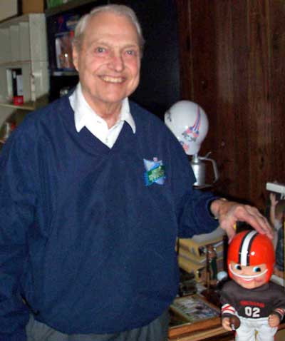 Cleveland Browns great Dante Lavelli with Cleveland Browns bobblehead