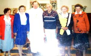 Eddie Campbell with his 4 sisters