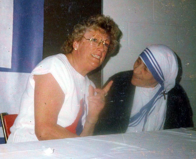 Helen Bacon with Mother Theresa