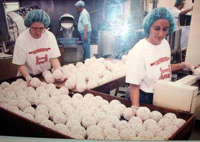 Making the famous Humphrey Popcorn Balls