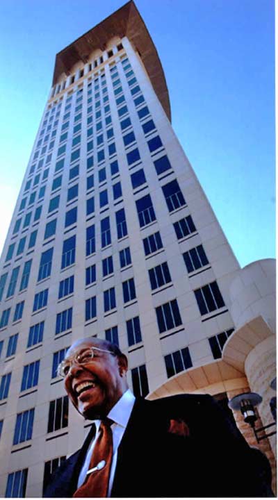 Louis Stokes in front of the Carl B. Stokes Federal Courthouse Building