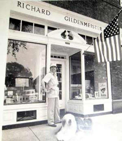 Richard Gildenmeister in front of his store